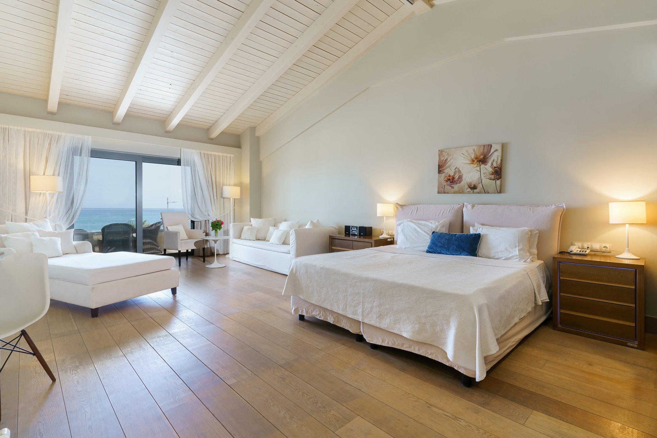 048-W-room-example-suite-superior-sea-view-suite-with-sea-view_84701280_2.jpg