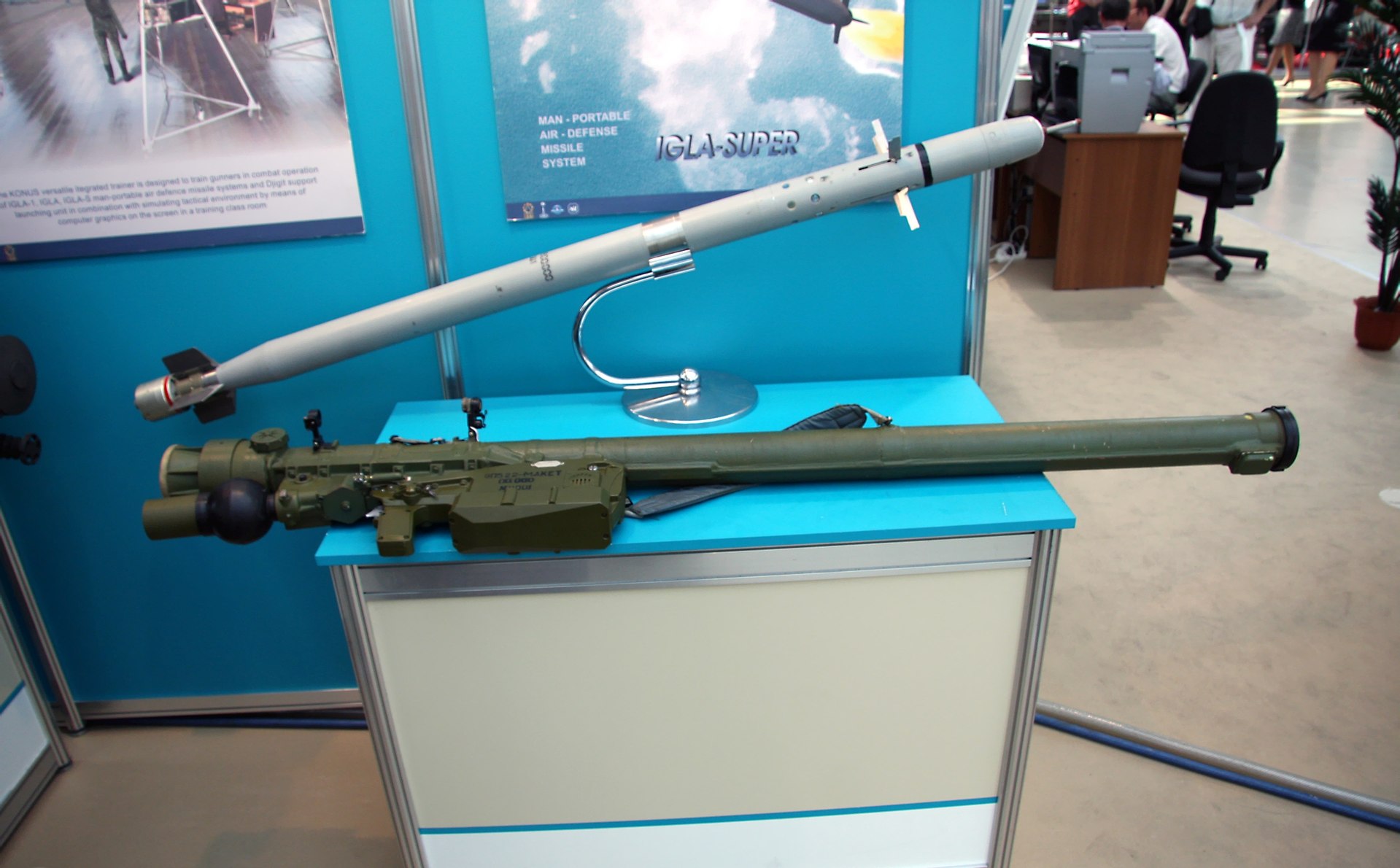 1920px-IGLA-S_MANPADS_at_IDELF-2008.jpg