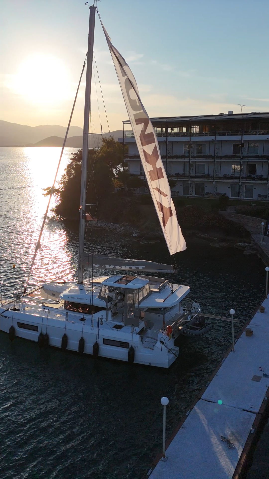 2._YKNOT_YACHTING_3_1.png