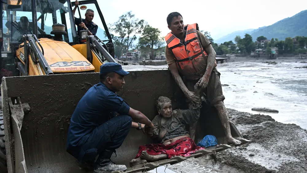 260826-nepal-weather-landslide-flood-tibet-missing-death-natural-disaster-climate-change-es.webp