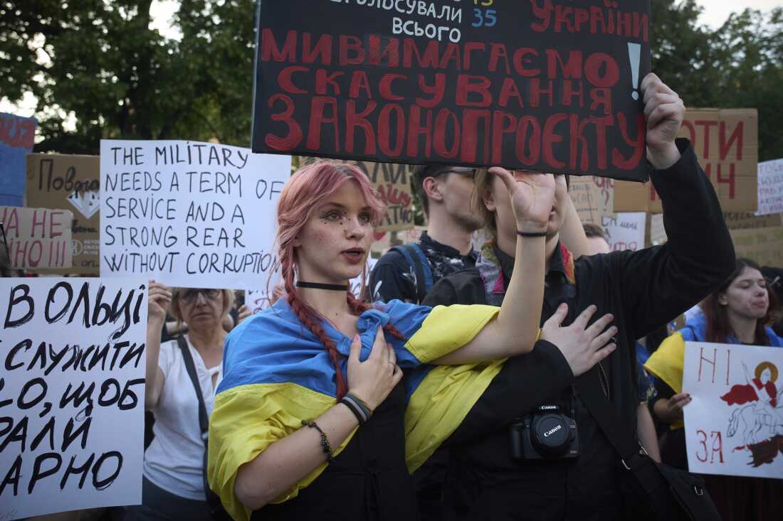Demonstrators protest against a new bill proposed by President Volodymyr Zelenskyy restoring the independence of the country’s anti-corruption agencies, in Kyiv, Ukraine, Thursday, July 24, 2025. (AP Photo/Efrem Lukatsky)