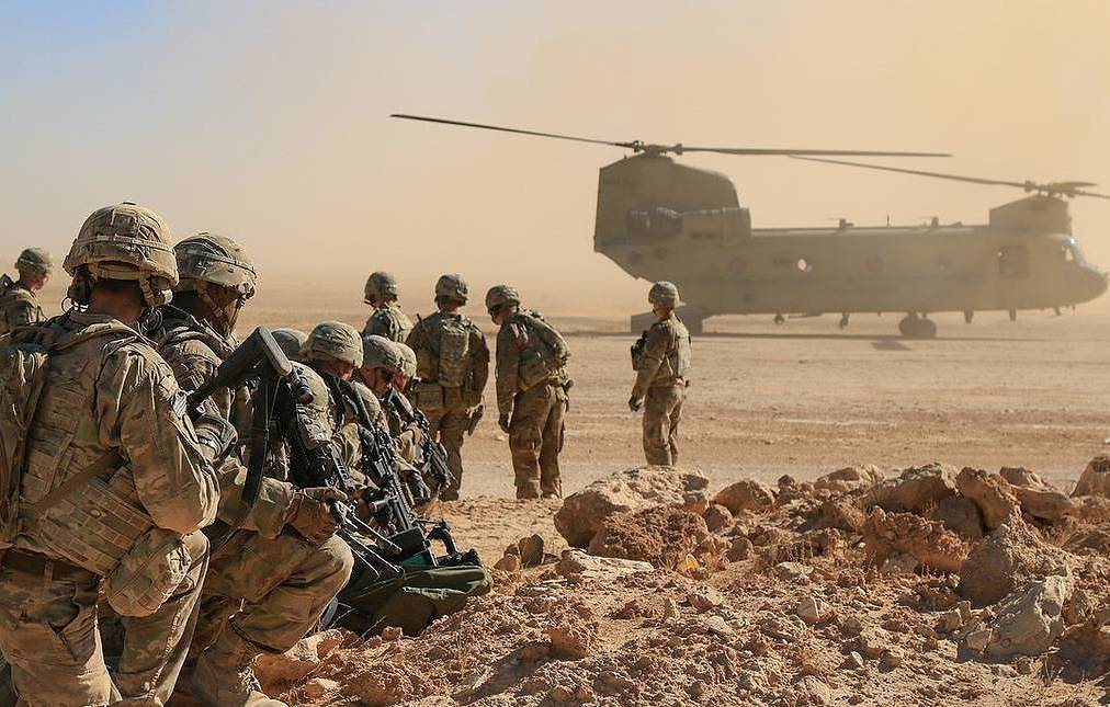 U.S. Soldiers assigned to Bandit Troop, 1st Squadron, 3rd Cavalry Regiment and deployed in support of Combined Joint Task Force – Operation Inherent Resolve await aerial extraction via CH-47 Chinook during an aerial response force live-fire training exercise in Iraq, Oct. 31, 2018. A number of training initiatives, collectively known as the Iraqi Air Enterprise, is underway across the Iraqi Air Force, Army Aviation, and Air Defense Commands. Continued growth towards Iraqi Security Forces (ISF) self-sufficiency will permit the Coalition to adjust the role and number of Coalition forces in Iraq in response to changing support requirements of the ISF. (U.S. Army National Guard photo by 1st Lt. Leland White)