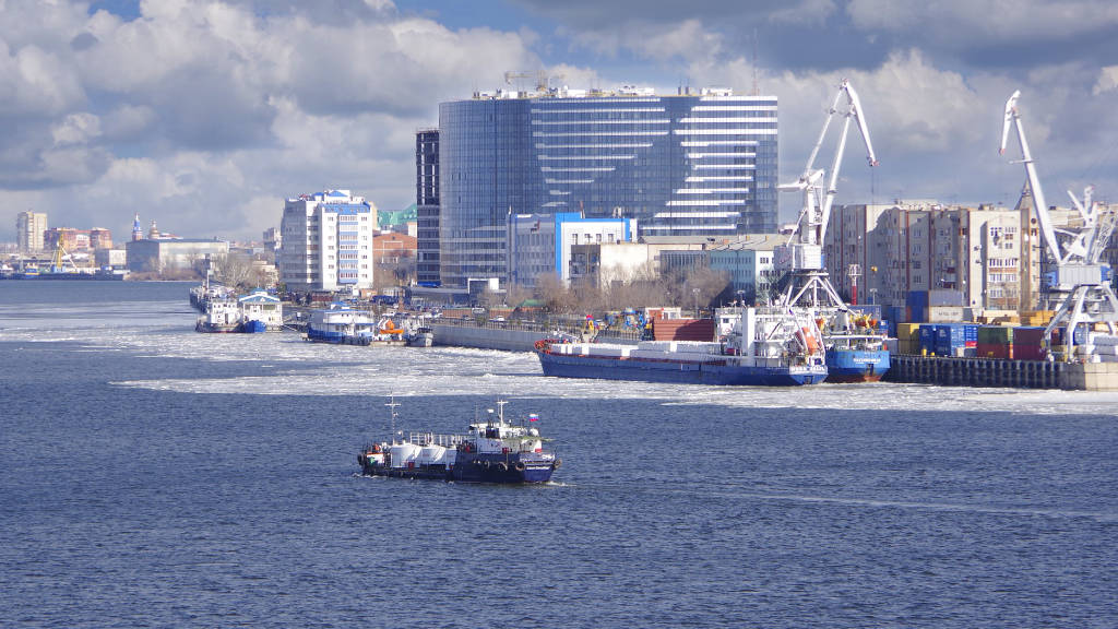 Astrakhan-port1.jpg