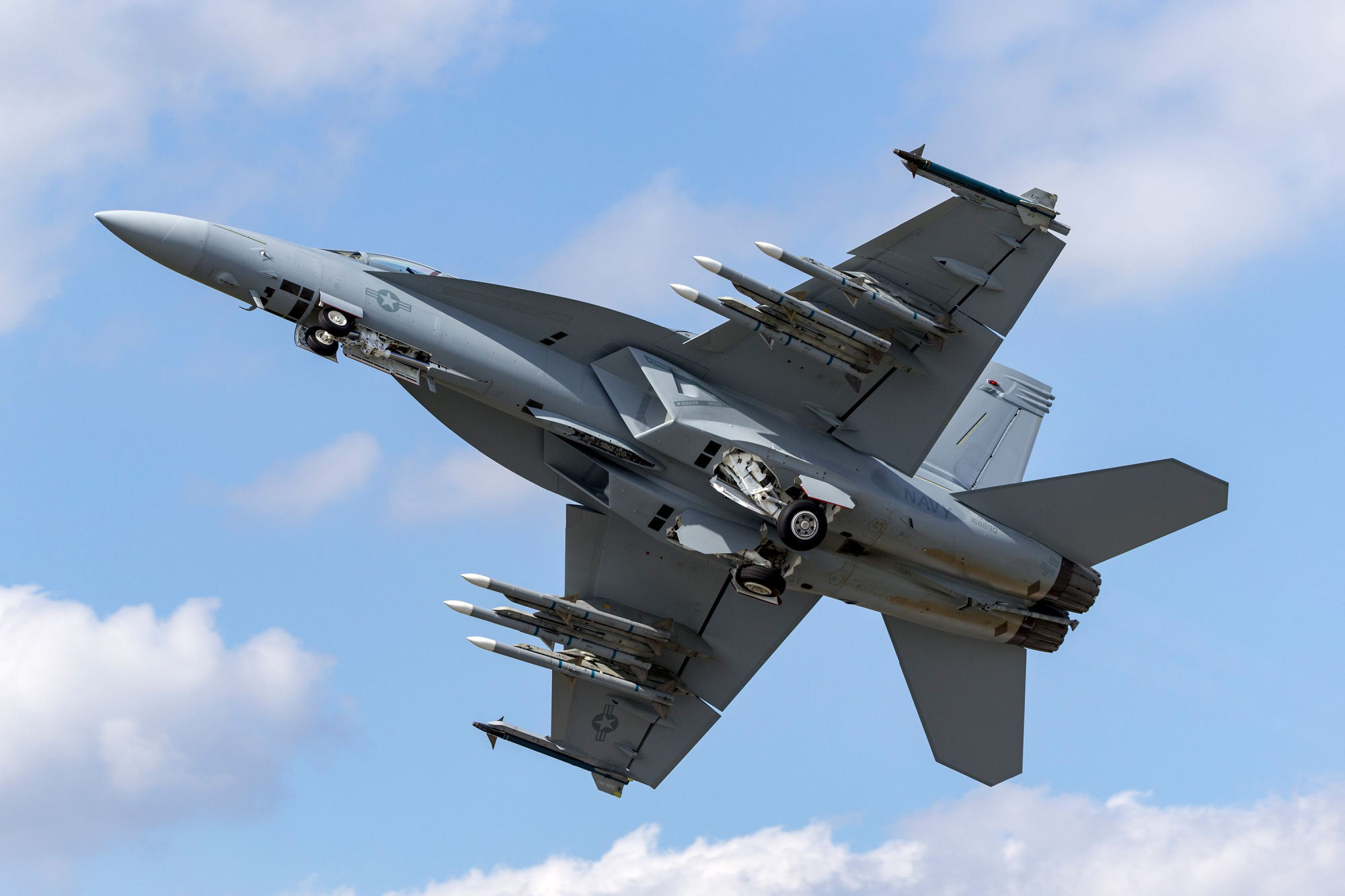 F_A-18E_F-Super-Hornet-.jpg