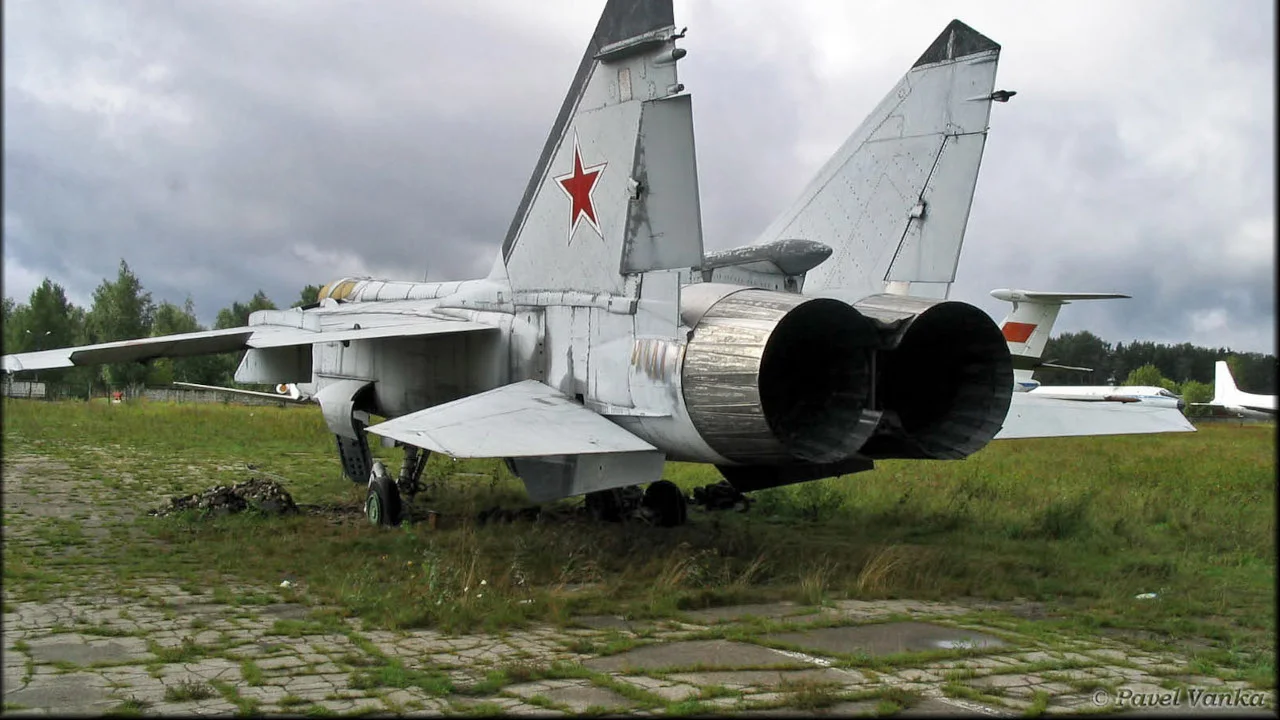 Image-4-MiG-31-Foxhound-Interceptor-Aircraft.webp