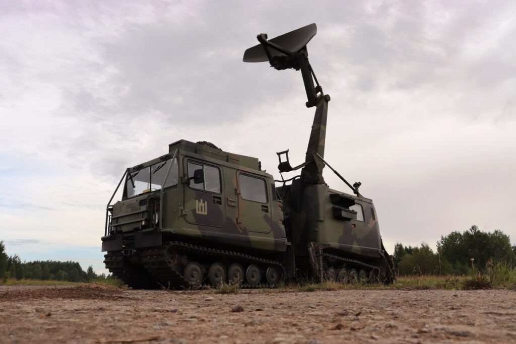 Lithuanian-Giraffe-MkIV-surveillance-radar-1024x683-1_1.jpg