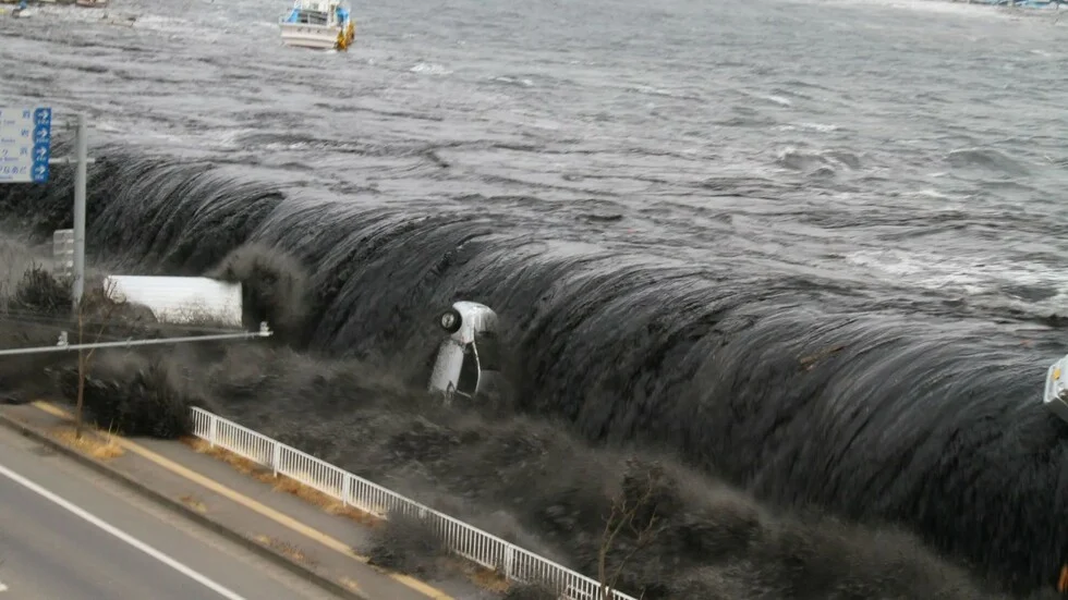Tsunami-hits-sea-Miyako-Japan-March-11-2011jpg_0.webp