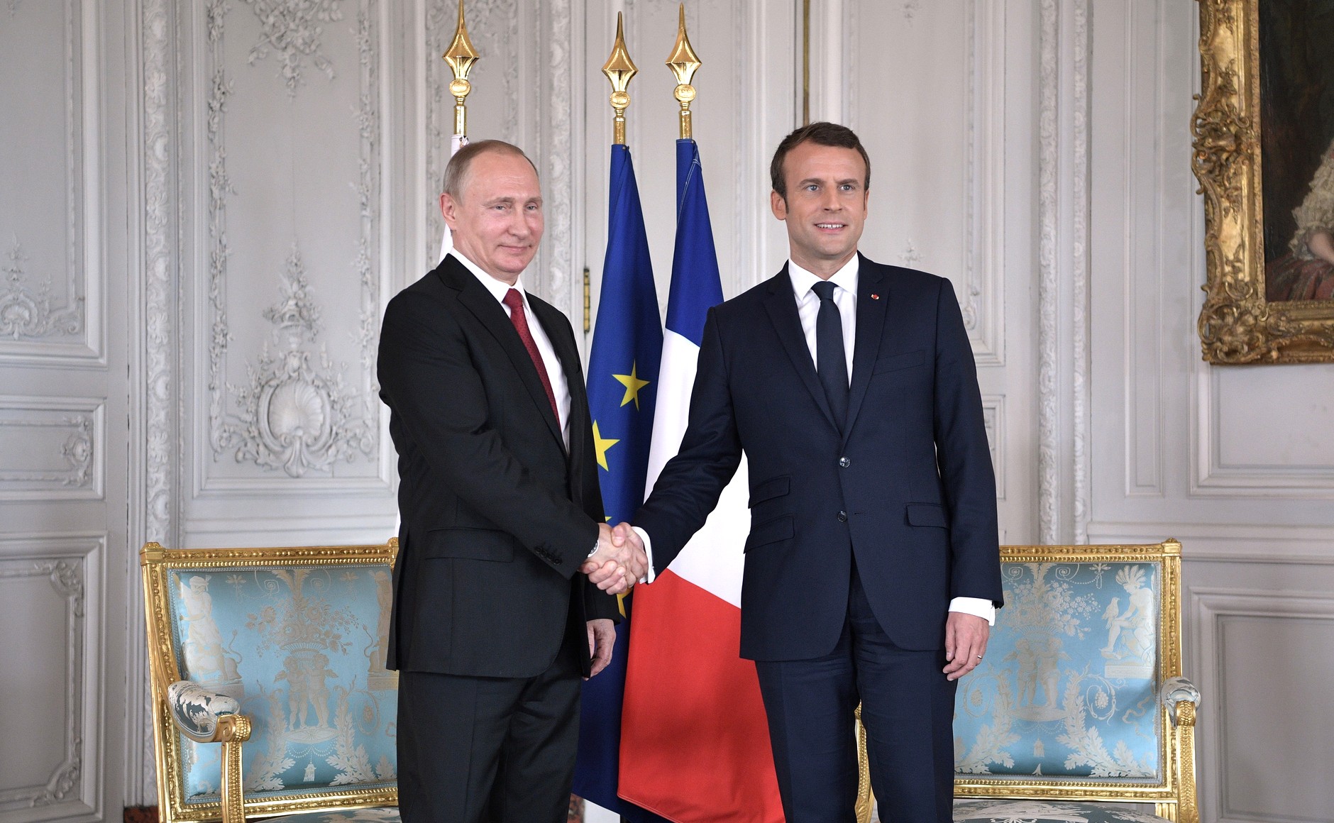 Vladimir_Putin_and_Emmanuel_Macron_2017-05-29_04.jpg