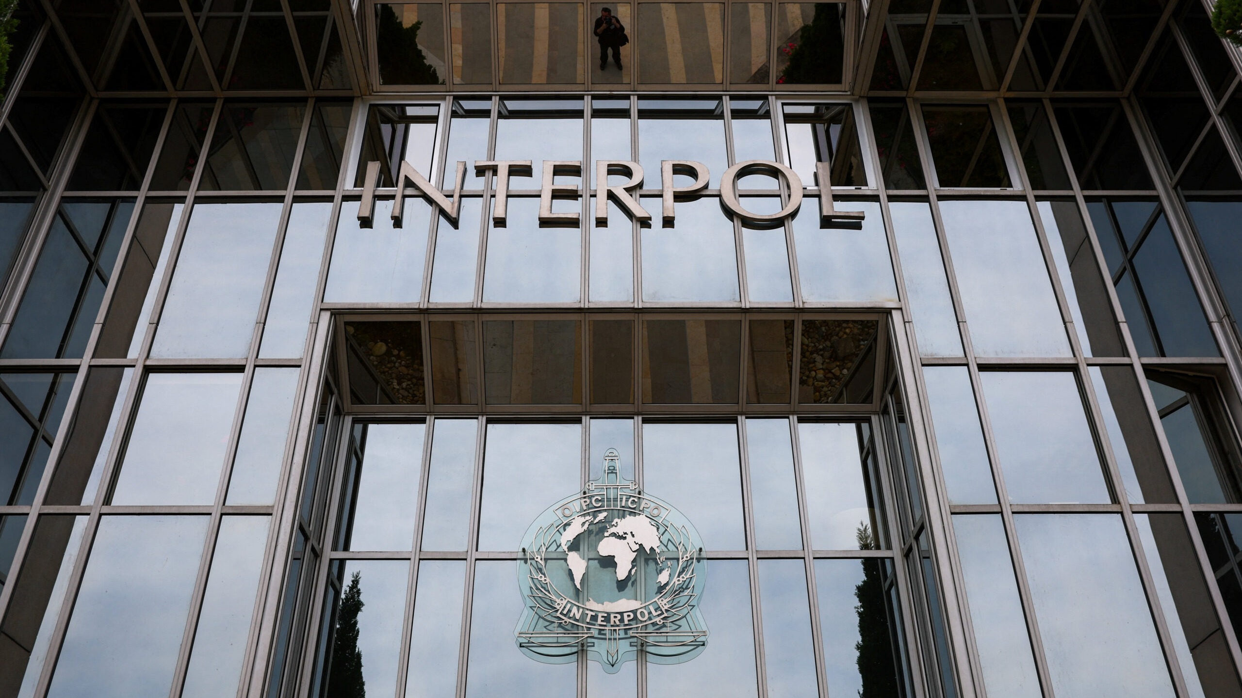 interpol_2_1.jpg