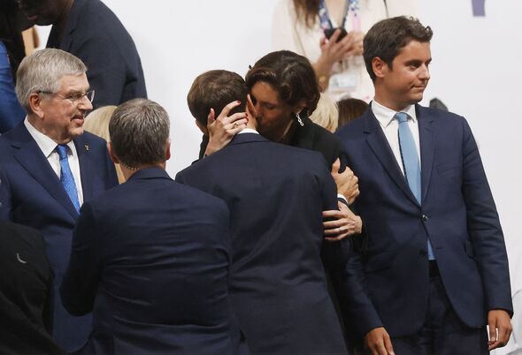 macron-Amelie-Oudea-Castera-kiss-olympics-5532618.jpg