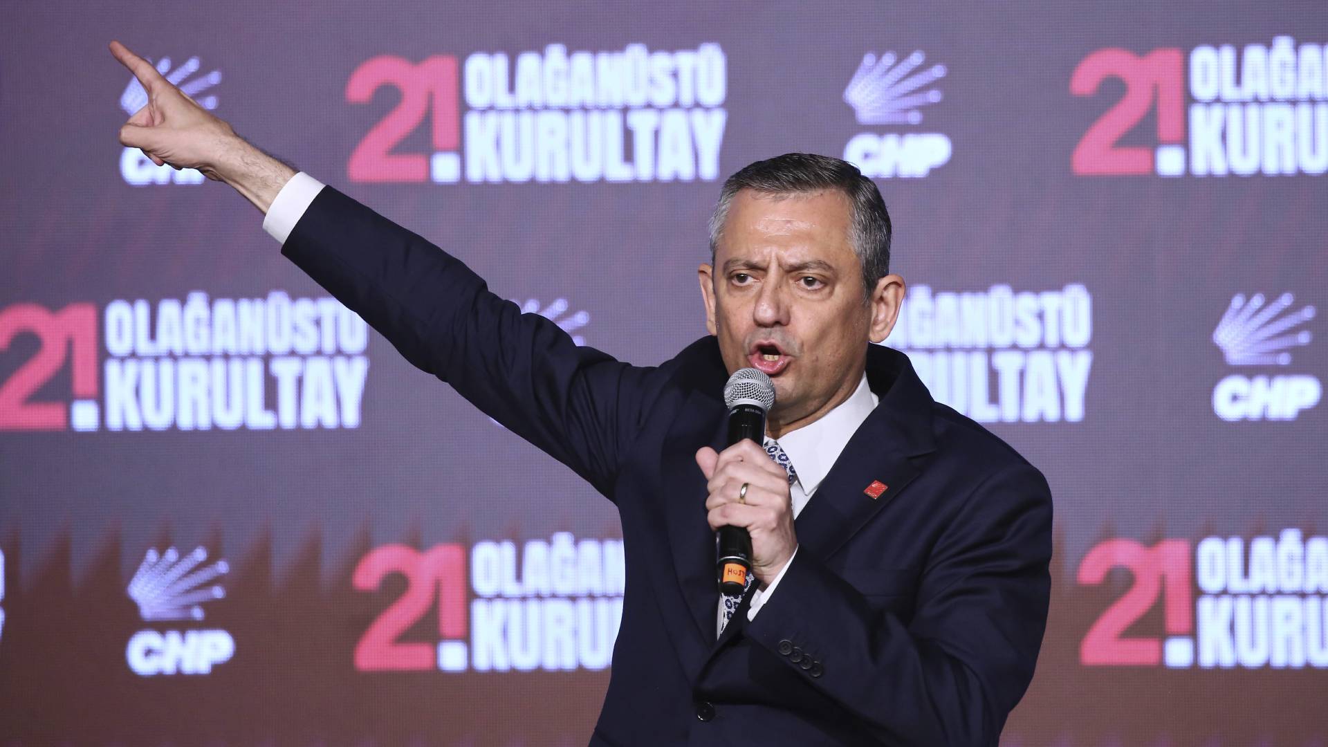 ozgur-ozel.jpg