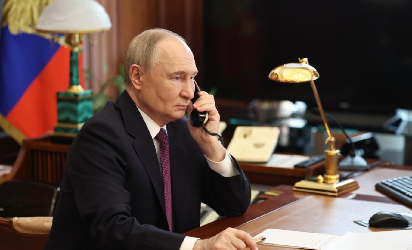 putin_phone_2.jpg