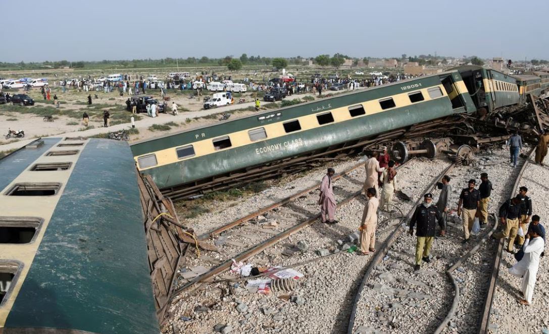 train_pakistan_b_1.JPG