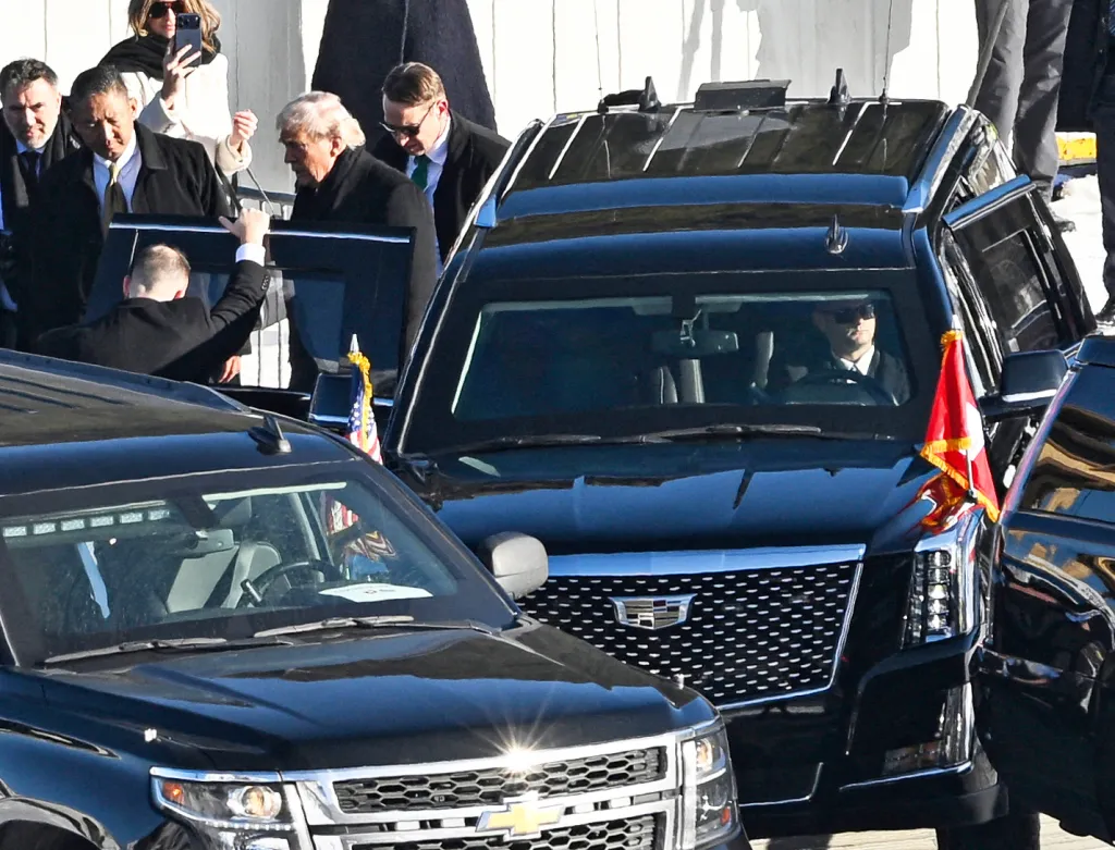 trump-escalade-limo-davos-2026.webp