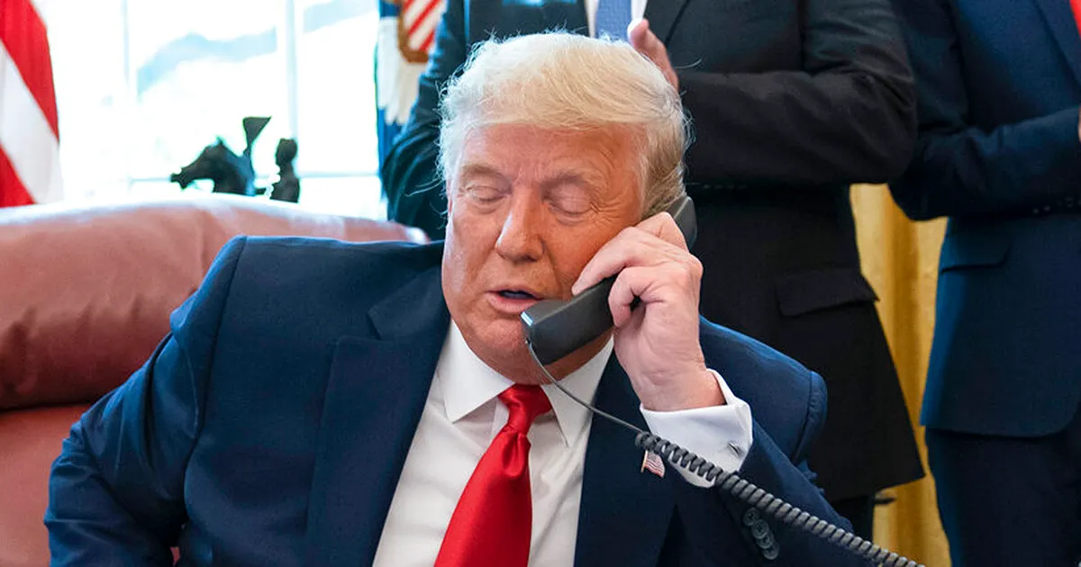 trump_phone.webp