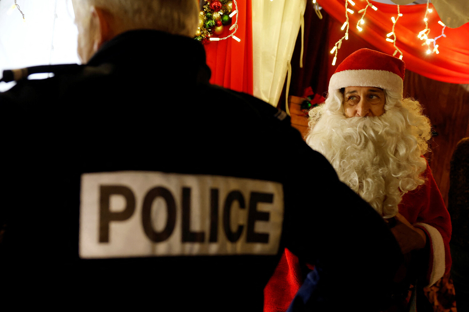 upload-2025-12-04T172230Z_2012114526_RC2T9IAGAGFQ_RTRMADP_3_CNRISTMAS-SEASON-FRANCE-SECURITY-pic4_zoom-1500x1500-7443_4.jpg