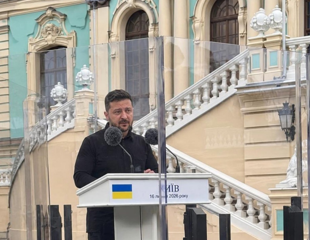 zelensky_glass.jpg