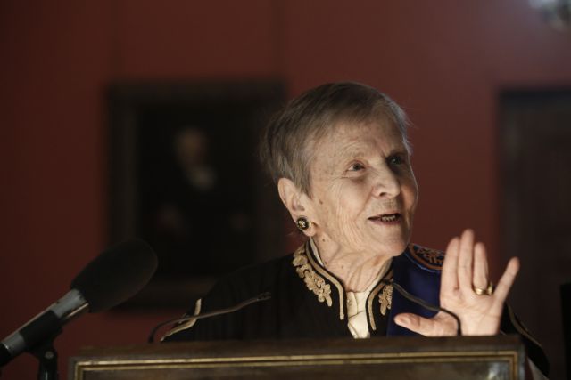 H Ελένη Γλύκατζη-Αρβελέρ, βυζαντινολόγος ιστορικός και Καθηγήτρια του Πανεπιστημίου της Σορβόννης μιλάει μετά την τελετή αναγόρευσής της σε επίτιμη διδάκτωρ του Τμήματος Ιστορίας &amp; Αρχαιολογίας της Φιλοσοφικής Σχολής, στο Εθνικό και Καποδιστριακό Πανεπιστήμιο Αθηνών (ΕΚΠΑ), Αθήνα Παρασκευή 28 Νοεμβρίου 2014. ΓΙΑΝΝΗΣ ΚΟΛΕΣΙΔΗΣ