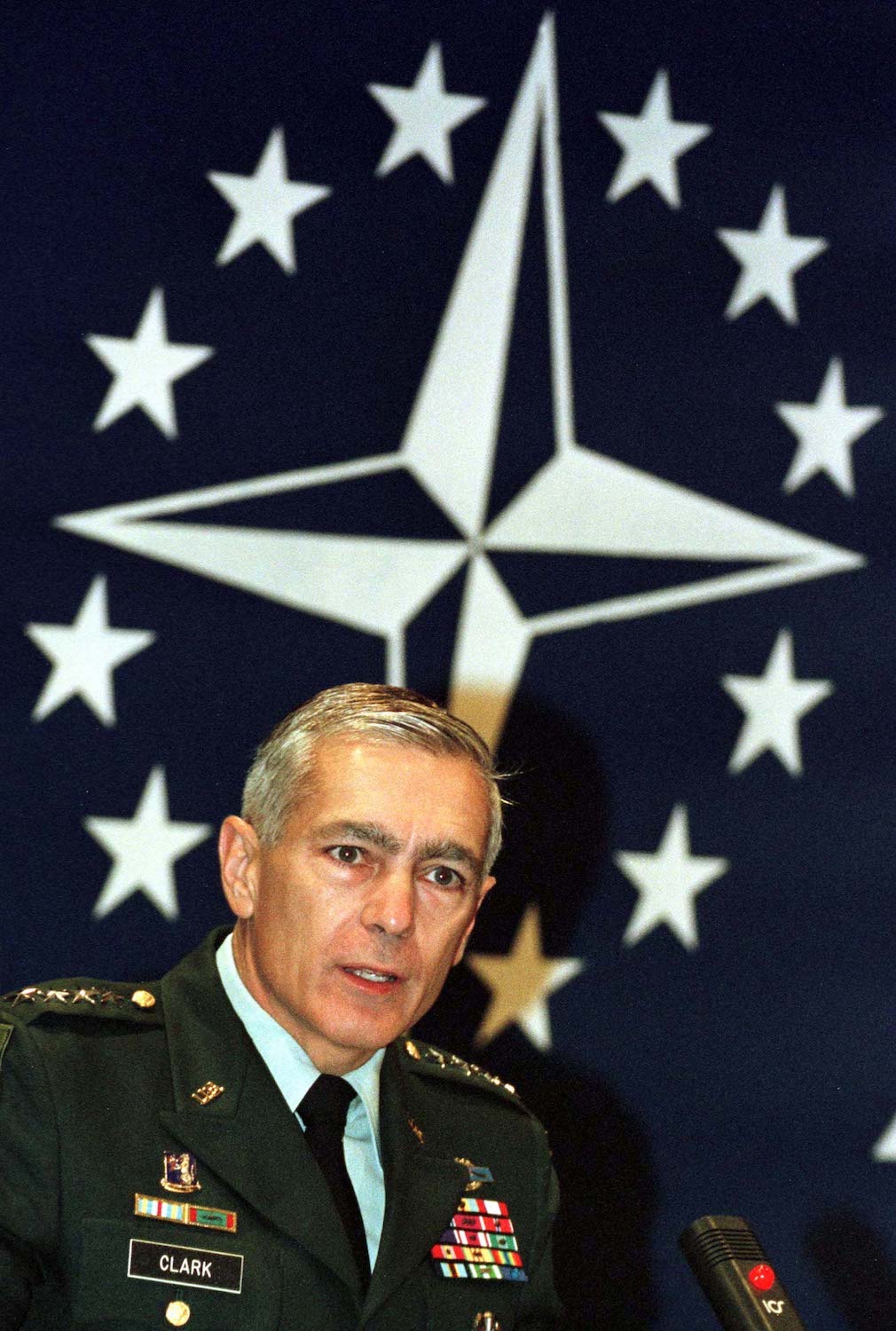 Supreme allied commander of NATO forces in Europe General Wesley Clark speaks during the morning session of the General Assembly of Atlantic Treaty Association (ATA) in Sofia, October 7. General Clark is on a two-day visit to Bulgaria.BULGARIA NATO