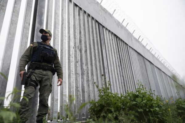 Greece-border-wall-600x399.jpeg