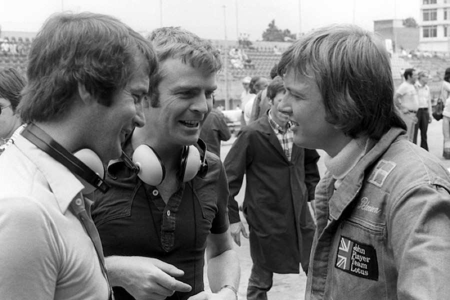 Max Mosley (GBR) March Team Manager (Centre) talks with Ronnie Peterson (SWE) Lotus (Right). After the GP, Ronnie moved to the March team for the remainder of the season.Brazilian Grand Prix, Rd1, Interlagos, Brazil, 25 January 1976.