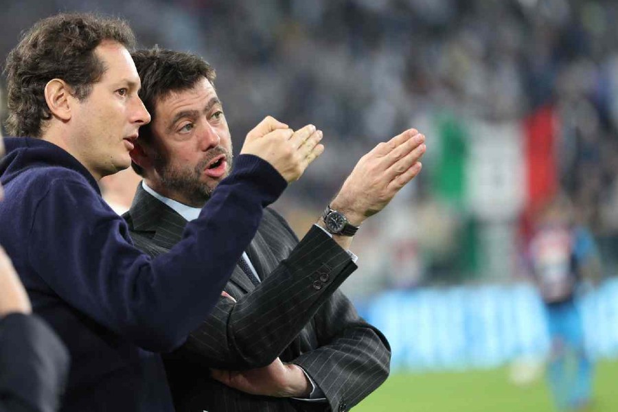TURIN, ITALY - APRIL 22: John Elkann and Andrea Agnelli of Juventus during the serie A match between Juventus and SSC Napoli on April 22, 2018 in Turin, Italy.  (Photo by Gabriele Maltinti/Getty Images) *** Local Caption *** Jhon Elkan; Andrea Agnelli