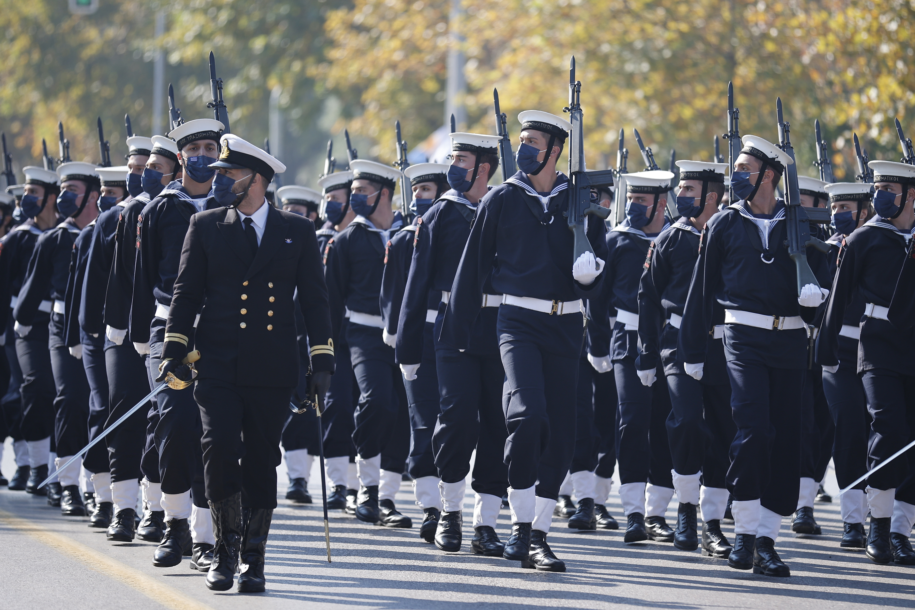 Στρατιωτικά τμήματα παρελαύνουν κατά τη διάρκεια της στρατιωτικής παρέλασης που πραγματοποιείται στο πλαίσιο των εορταστικών εκδηλώσεων για την Εθνική Επέτειο της 28ης Οκτωβρίου 1940, στη Θεσσαλονίκη, την Πέμπτη 28 Οκτωβρίου 2021. Στρατιωτική παρέλαση, ενώπιον της Προέδρου της Δημοκρατίας Κατερίνας Σακελλαροπούλου, πραγματοποιείται στην παραλιακή Λεωφόρο Μεγάλου Αλεξάνδρου της Θεσσαλονίκης, για την εθνική επέτειο του «ΟΧΙ». ΑΠΕ-ΜΠΕ/ΑΠΕ-ΜΠΕ/ ΔΗΜΗΤΡΗΣ ΤΟΣΙΔΗΣ