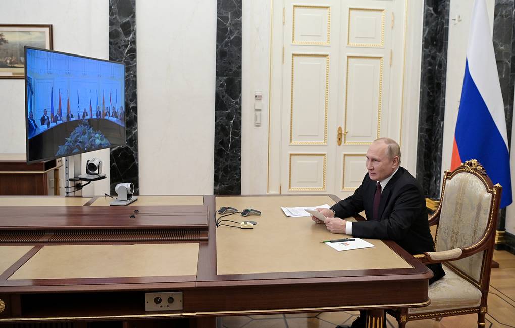 –осси€. ћосква. ѕрезидент –‘ ¬ладимир ѕутин в  ремле во врем€ встречи с руководител€ми органов безопасности и спецслужб стран —Ќ√ в режиме видеоконференции. јлексей Ѕабушкин/пресс-служба президента –‘/“ј——