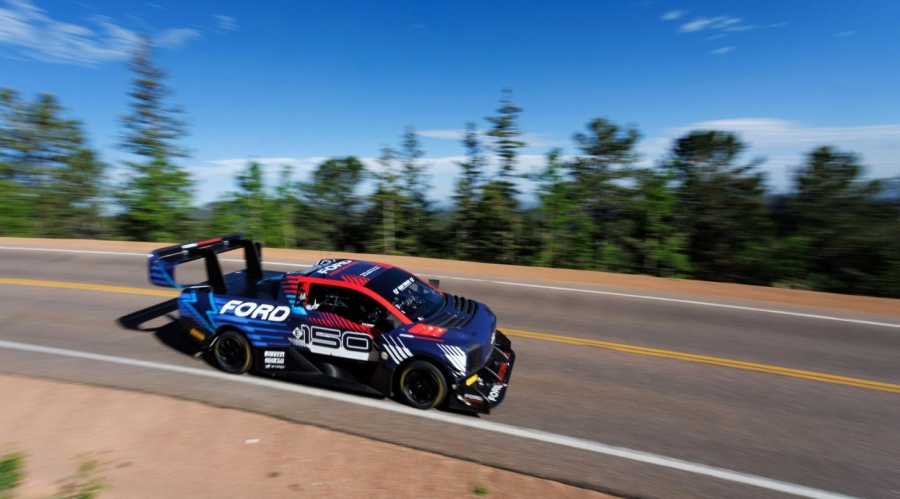 Το Ford F-150 Lightning SuperTruck τρέλανε τα χρονόμετρα στο Pikes Peak