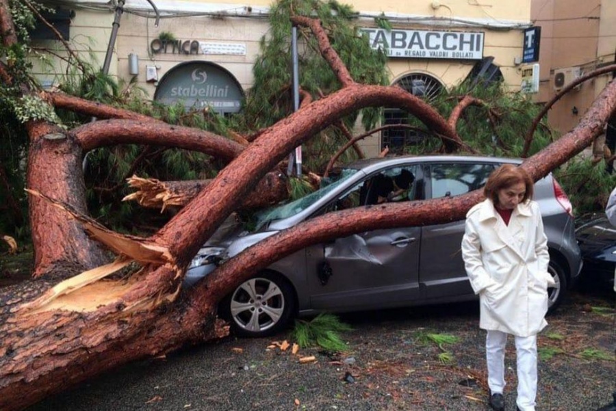 Τουλάχιστον έντεκα άνθρωποι έχουν χάσει τη ζωή τους από το κύμα κακοκαιρίας στην Ιταλία
