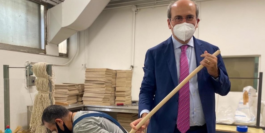 Κωστής Χατζηδάκης, ο πολιτικός που δεν έχει δουλέψει ούτε μία μέρα θέλει να γίνει πρόεδρος της ΝΔ