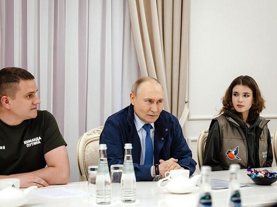 Στο Kursk o Putin: Οι Ουκρανοί προσπαθούν ακόμα να περάσουν τα σύνορα - Το νέο αφήγημα για ευημερία