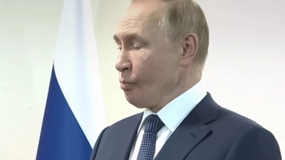 Έξαλλος ο Vladimir Putin - Ο Erdogan τον έστησε και περίμενε όρθιος... Οι μορφασμοί του Ρώσου προέδρου