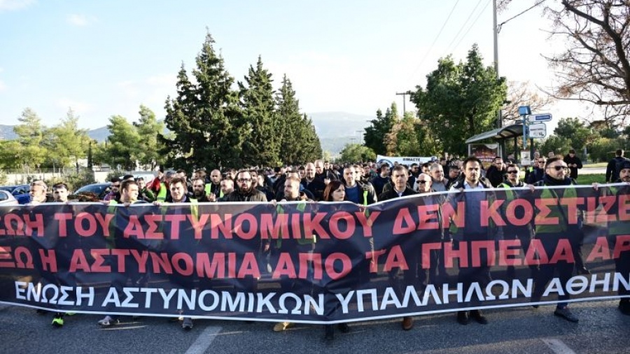 Πορεία διαμαρτυρίας Αστυνομικών στην Αθήνα - Ζητούν απεμπλοκή από τα γήπεδα, καταγγέλλουν την κυβέρνηση για ημίμετρα