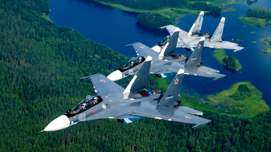 Συγκλονιστικά πλάνα στη Μαύρη Θάλασσα: Ρωσικά Su-30SM σε χαμηλό υψόμετρο κατακαίνε ναυτικά drones των Ουκρανών (vid)