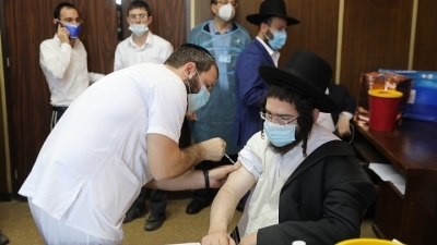 Ισραήλ: Νόμος επιτρέπει στις αρχές να γνωρίζουν τα ονόματα των πολιτών που δεν έχουν εμβολιαστεί
