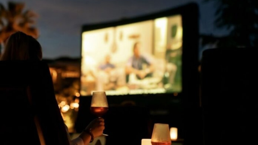 Cinema by the Pool στο Hyatt Regency Thessaloniki