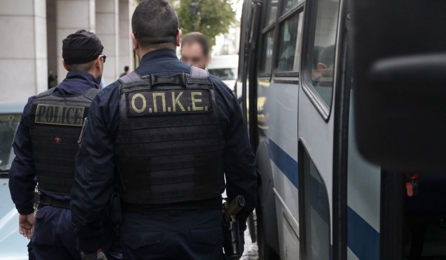 Λαμπάδιασε έγινε εν κινήσει υπηρεσιακό όχημα της αστυνομίας στη Θεσσαλονίκη