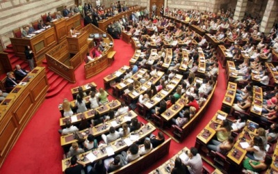 Βουλή: «Βόμβα» το δημογραφικό για συντάξεις και υγεία  - Άνω των 65 ετών σχεδόν το 28% των Ελλήνων το 2035