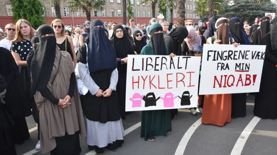 Η Δανία βάζει τέλος στην ασυδοσία των μεταναστών: «Όποιος εγκληματεί, φεύγει»