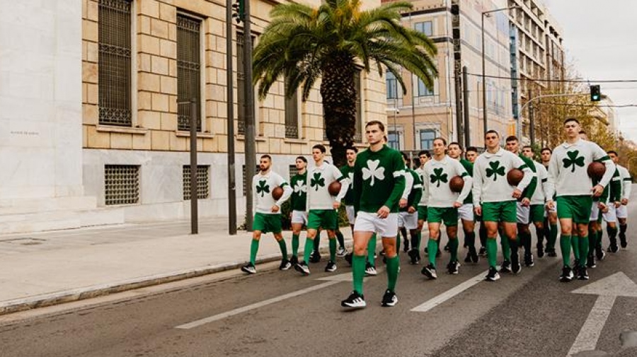 118 χρόνια τριφύλλι: H… παρέλαση της Κ19 του Παναθηναϊκού στο κέντρο της Αθήνας