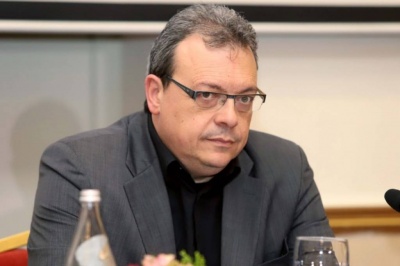 Φάμελλος: Γιατί η κυβέρνηση δεν διαπραγματεύεται με τους Θεσμούς για τη μείωση των πλεονασμάτων;