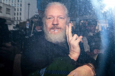 WikiLeaks: Δικηγόροι του Julian Assange μηνύουν τη CIA για την παρακολούθησή τους