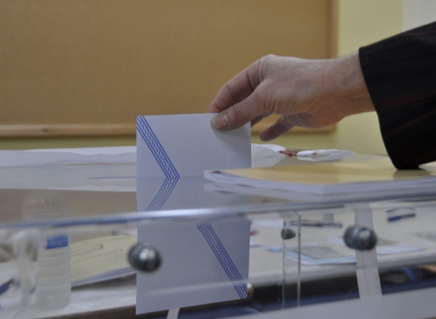 Σε δημόσια διαβούλευση το νομοσχέδιο για την απλοποίηση των εκλογικών διαδικασιών - Ποιες περιοχές χάνουν μία έδρα