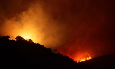 Πύρινος εφιάλτης για 7η ημέρα στη Ρόδο - Καίγονται σπίτια στην Κάρυστο, αγνοείται κτηνοτρόφος - Φλέγεται το φαράγγι Βουραϊκού