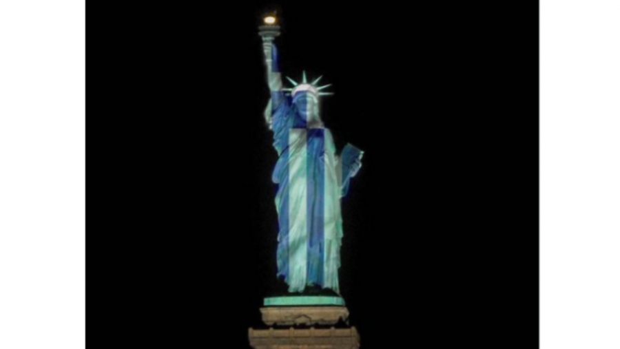 Γκάφα ολκής για τον Άδωνι Γεωργιάδη: Δημοσίευσε fake φωτογραφία της γαλανόλευκης που ήταν αποτέλεσμα photoshop