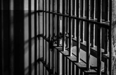 Προσωρινά κρατούμενος ο 43χρονος για την επίθεση με πιρούνι κατά της εγκύου συντρόφου του