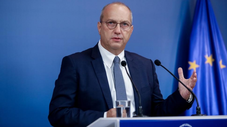 Οικονόμου σε Τσίπρα: Στηρίζουμε έμπρακτα κοινωνία και επιχειρήσεις, όχι με γραφικότητες και μυθολογίες