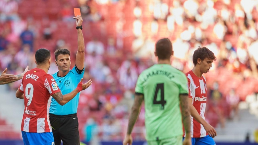Αθλητικός διευθυντής Ατλέτικο Μαδρίτης: «Πολύ κακός διαιτητής, δεν πρόκειται να ξαναέρθει εδώ»