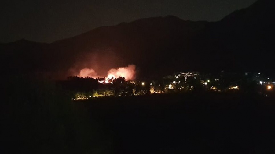 Αρκαδία: Σε ύφεση η μεγάλη πυρκαγιά που έκαιγε δασική έκταση στο Χρυσοβίτσι